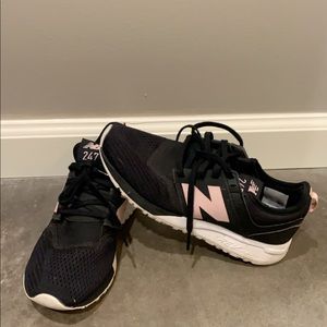 New balance tennis shoes